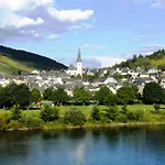 - Am Moselufer