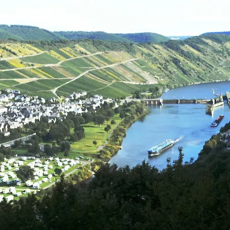 - Am Moselufer Hébergement de vacances